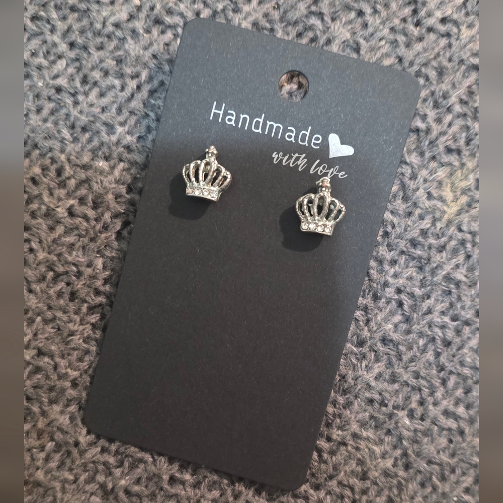 🥳4/$20.  #32 Chic Silver Crown Earrings Made With Hypoallergenic Steel